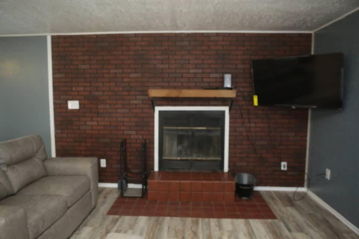 1 Bedroom With A Fireplace Close To Base Lawton Exterior foto